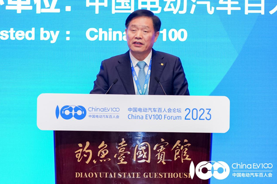 协鑫集团朱共山：电动汽车可成分布式储能,对电网调峰起到巨大平衡作用