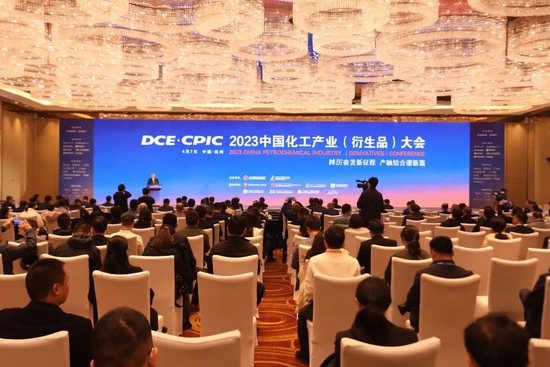 一季度价格下滑12%！化工行业新一轮供需失衡来临，业内人士和专家这样建议…