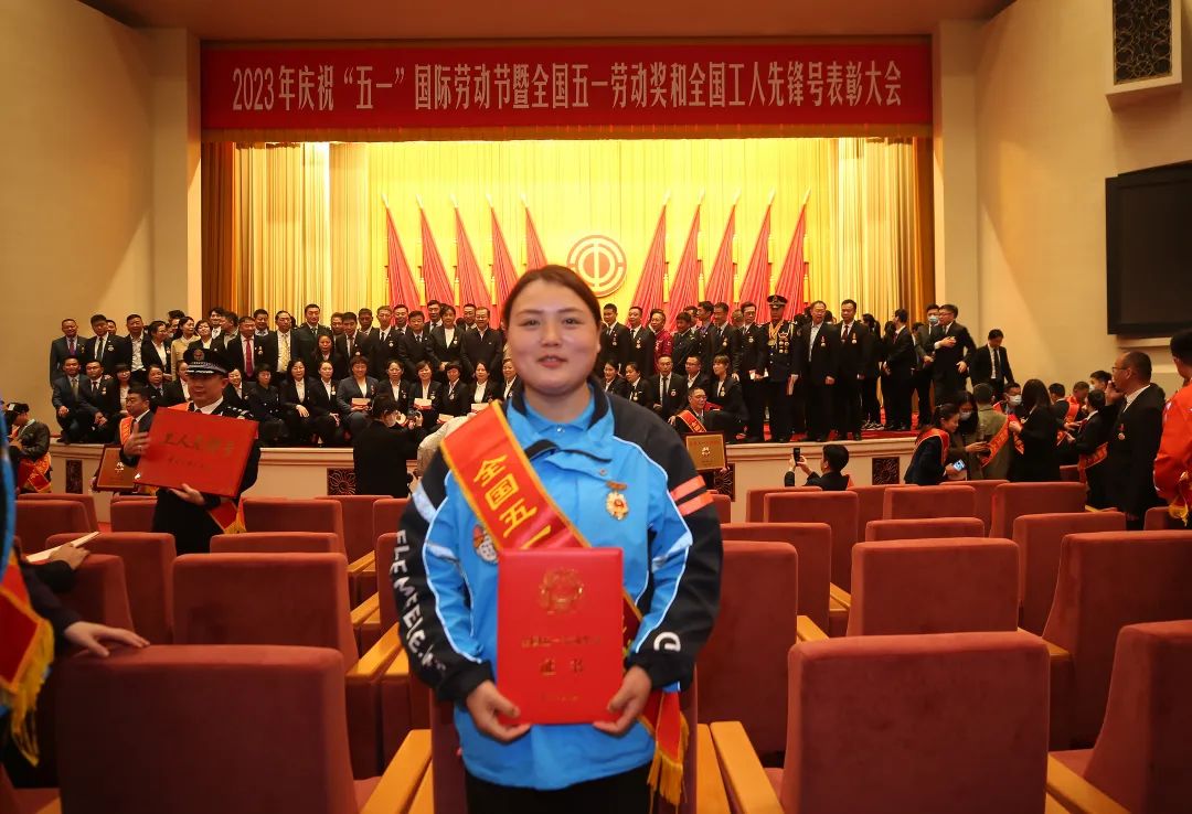 “从没想过，能穿着外卖服，走进人民大会堂”