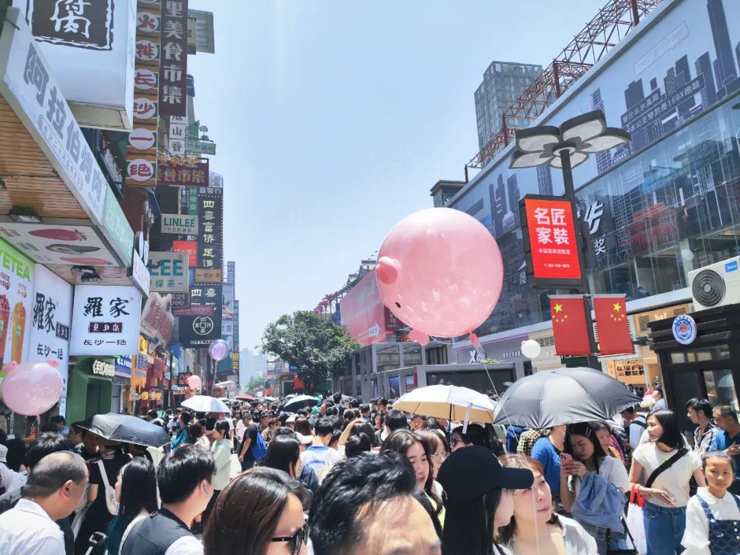 最火“五一”！堵车、堵船、堵骆驼，看山、看水、看人海
