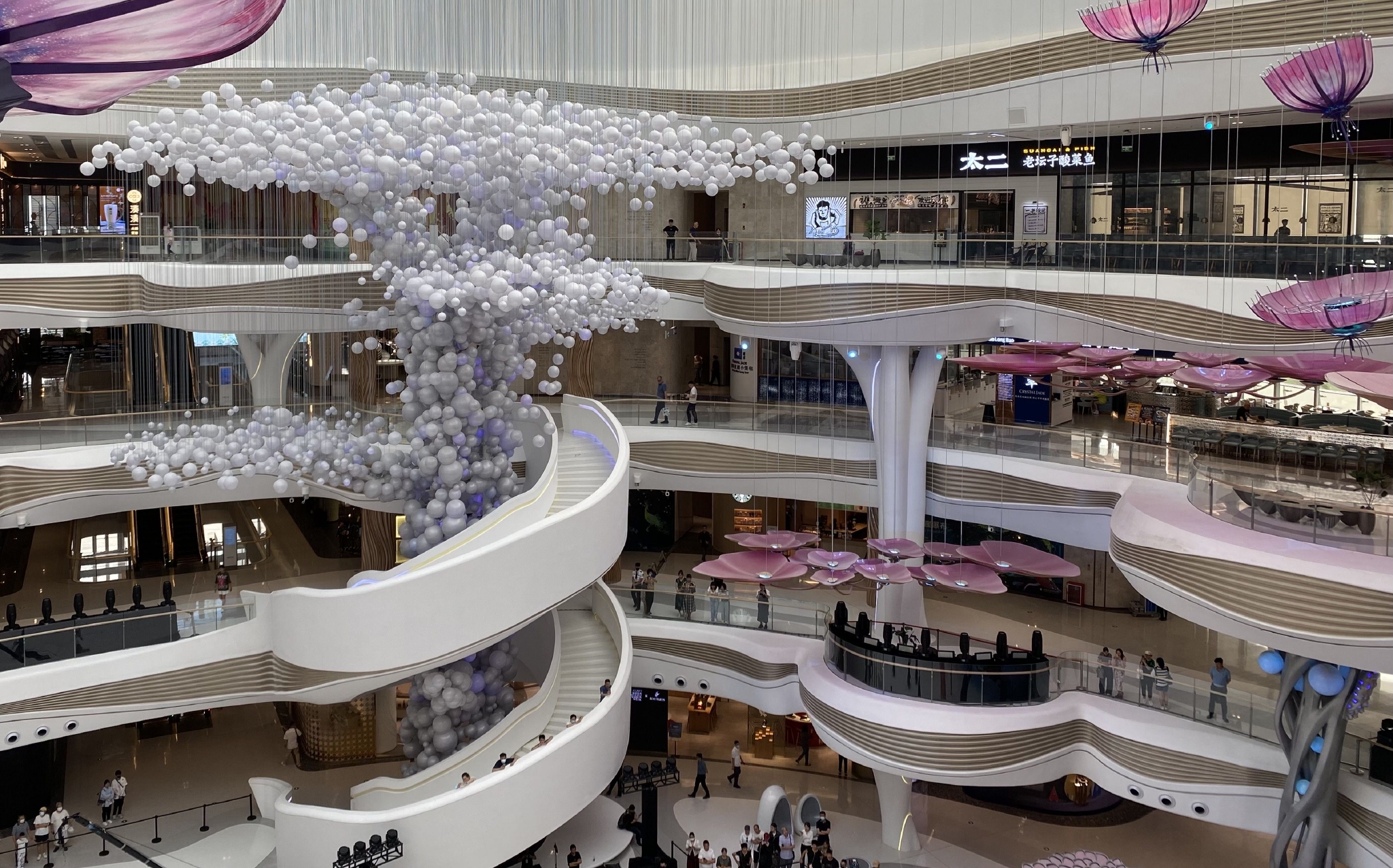 一天卖出1.5亿背后：免税店之外，海口三亚还有多少潜力？