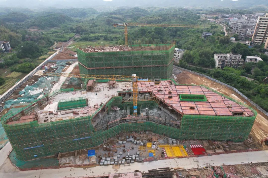 县财政局长讲“过紧日子”：财政局住三四十年老房子，木头门、没装修，三公经费四五万