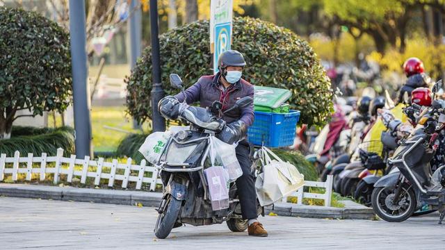 网约配送员与平台是否存在劳动关系？典型案例释法：不足以认定