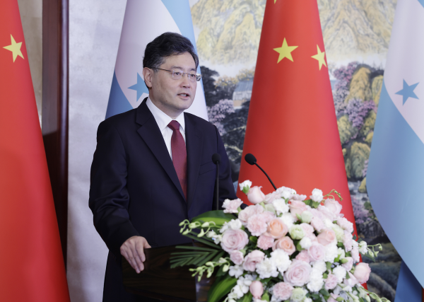 秦刚出席洪都拉斯驻华使馆开馆仪式