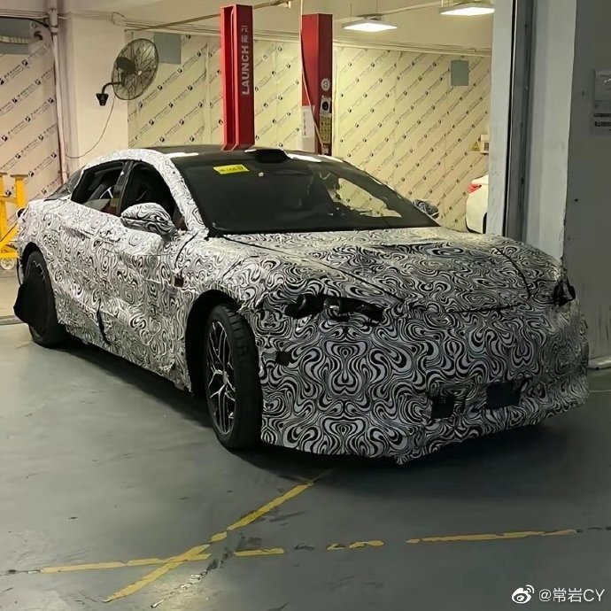 比亚迪仰望全新轿车谍照曝光：搭载激光雷达，采用家族化内饰
